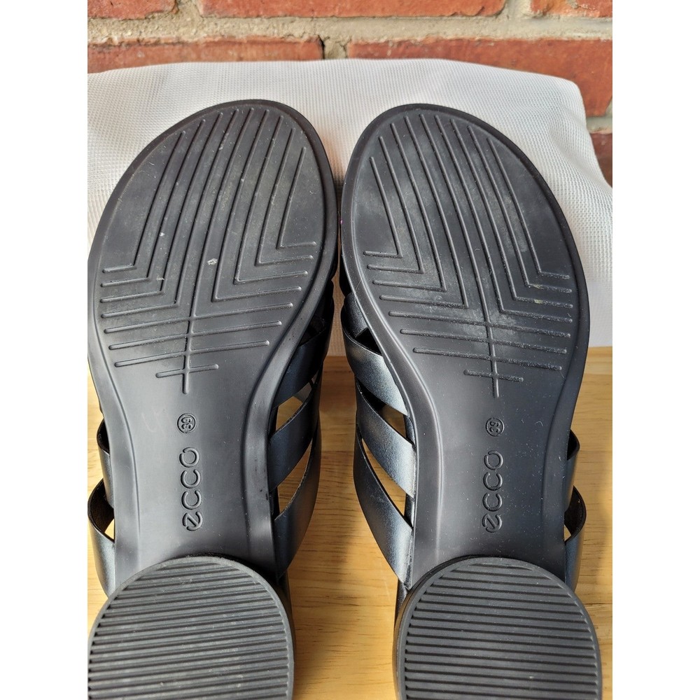 ❤️9 Woman's Ecco Sandals. Black, slip-on sandals❤️ - Picture 4 of 10